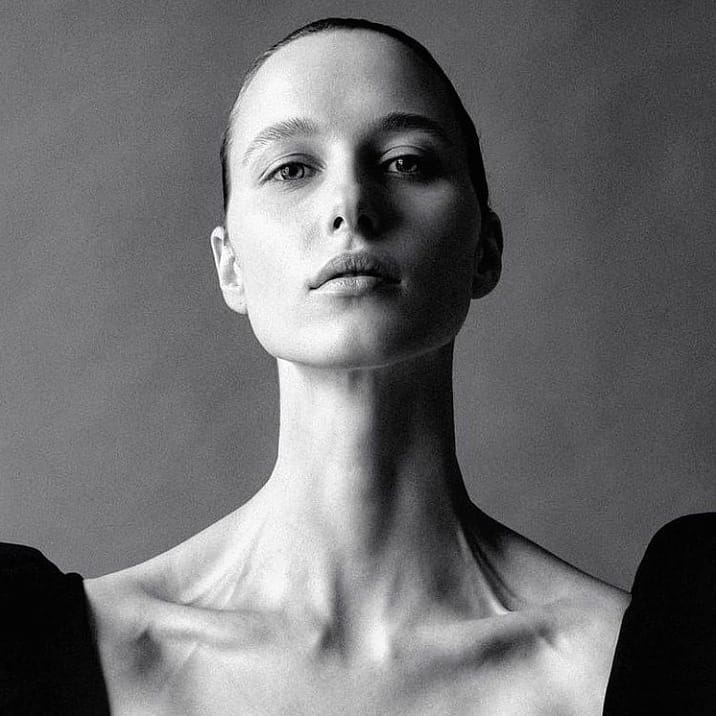 Necks, skinny bitches and bondage — 18