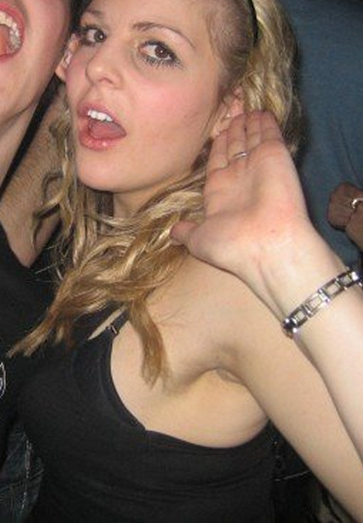 British UK girls showing sexy shaven armpits — 42