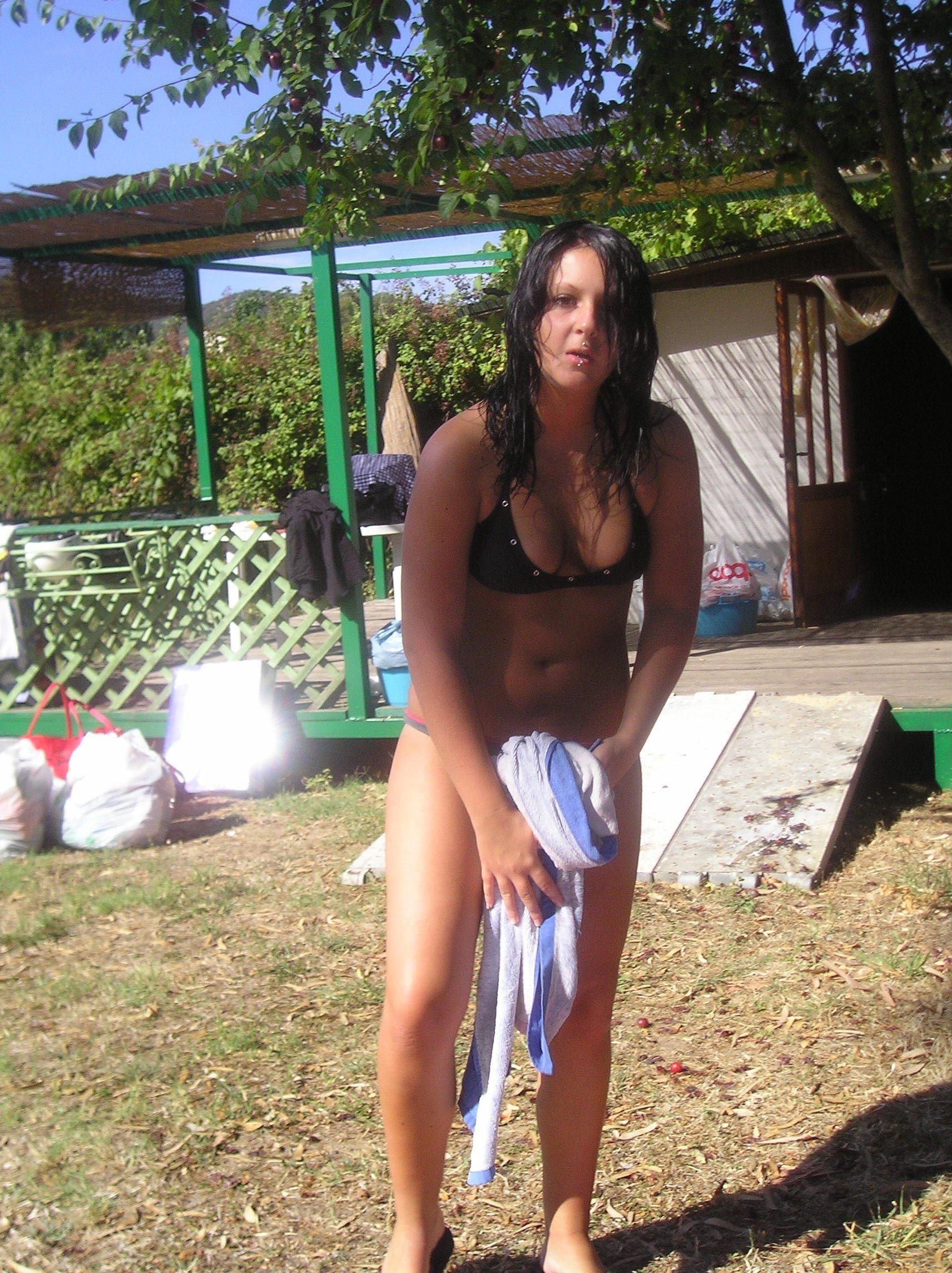 A suntanned Bombshell took these hot Selfshots — 12