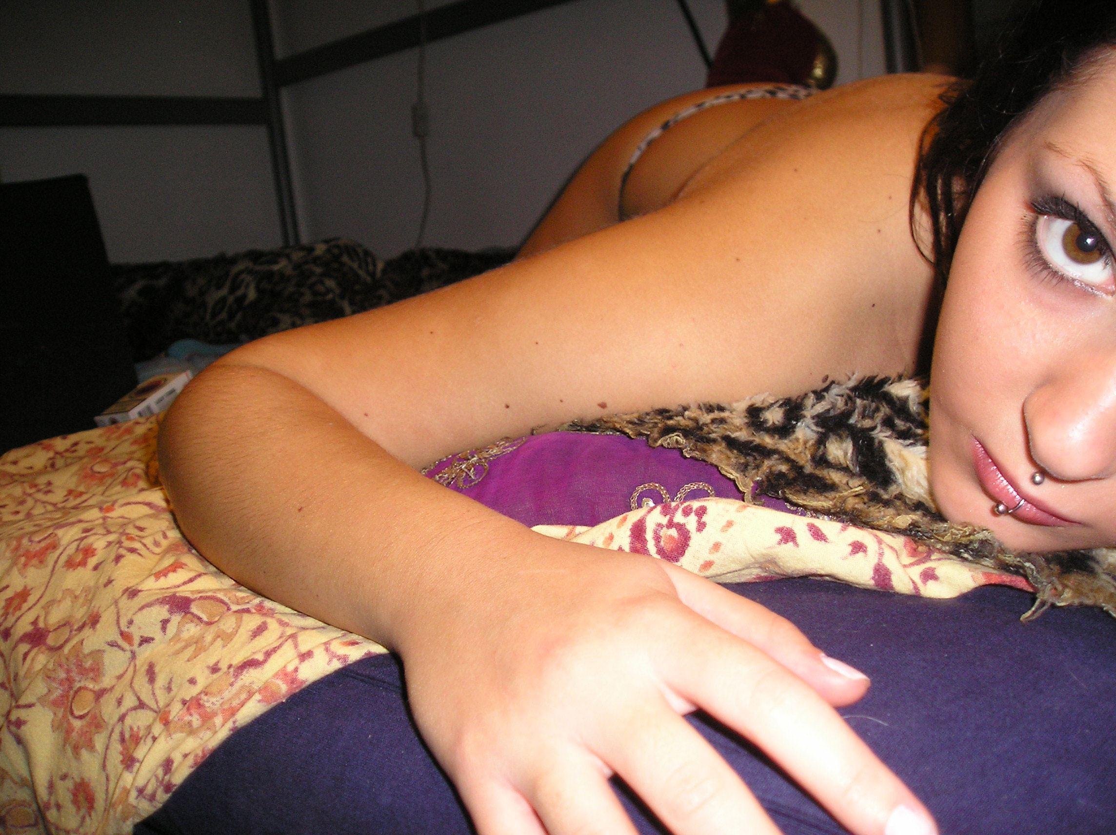 A suntanned Bombshell took these hot Selfshots — 11