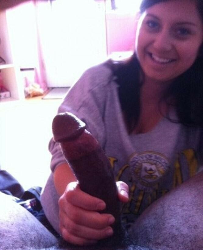 Girls holding / admiring cock — 31