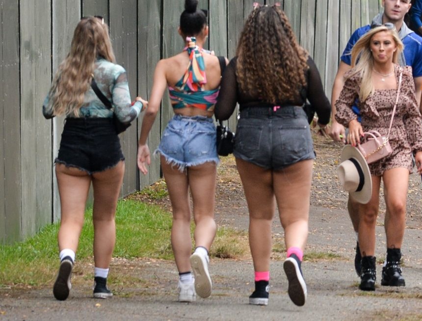 Parklife slags make my tiny dick hard — 9