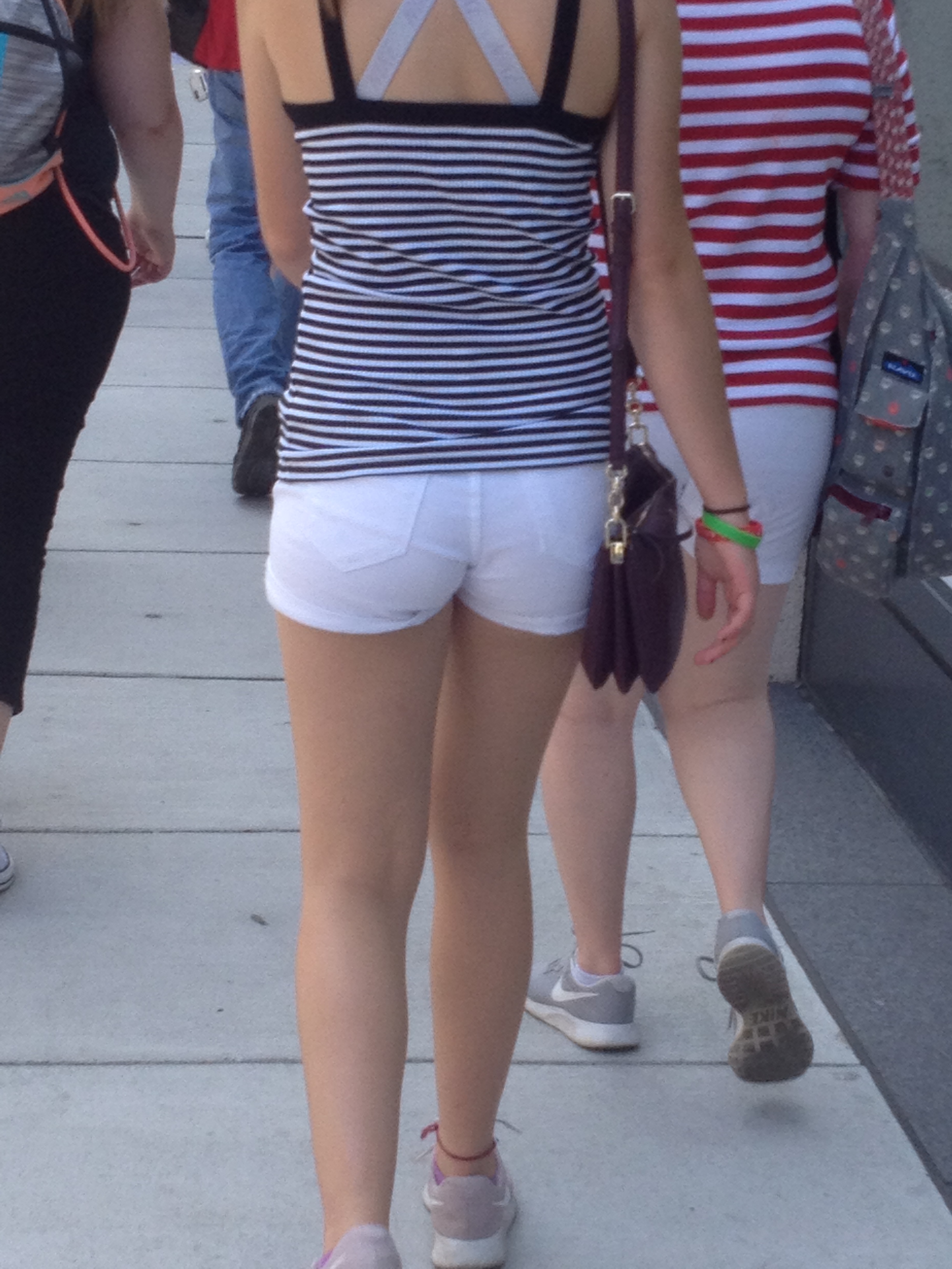 Candid Teen VPL in the City — 10